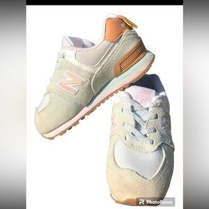 Girls new Balance sneakers size 8